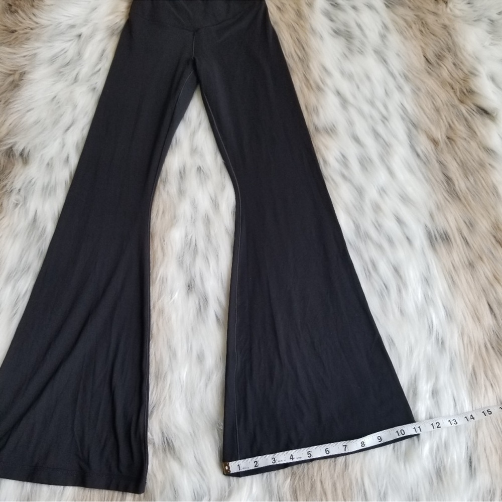 Aerie Offline Real Me High Waisted
Crossover Super Flare Leggings Pants
Size M - Picture 9 of 11